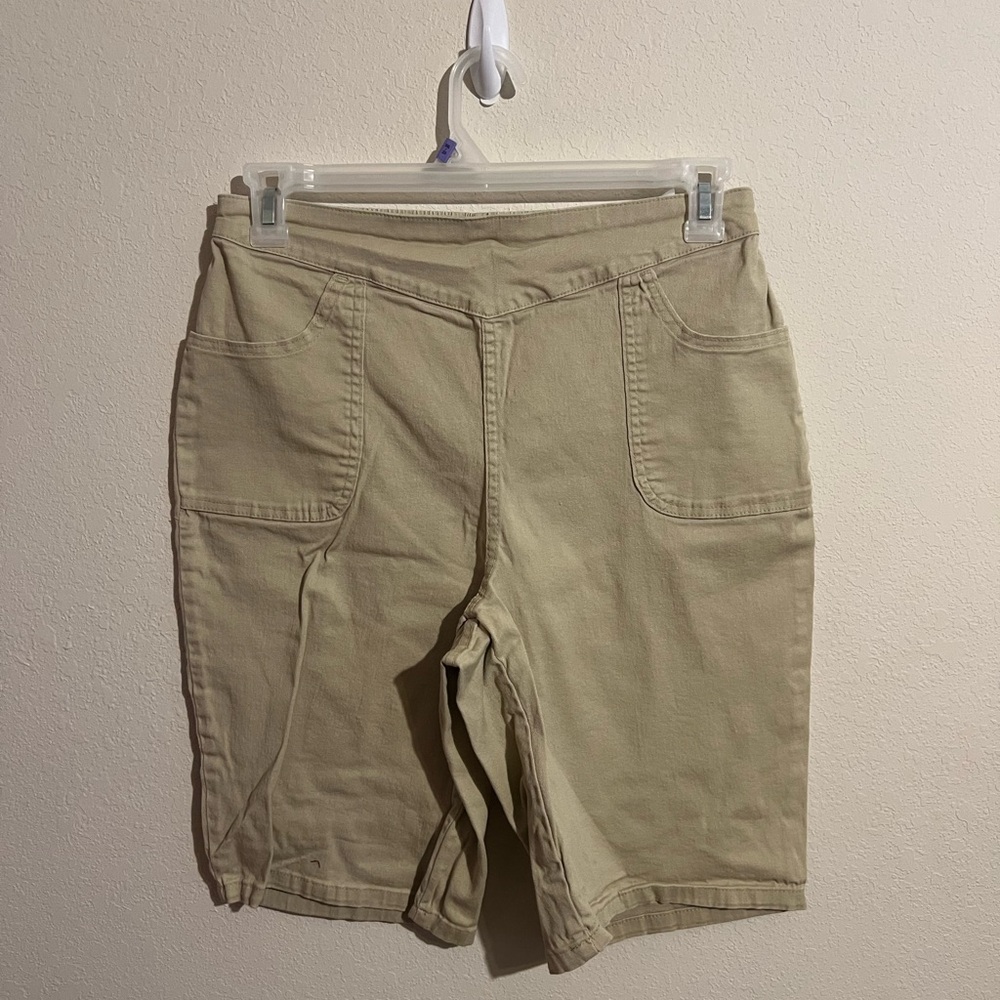 D&CO khaki shorts